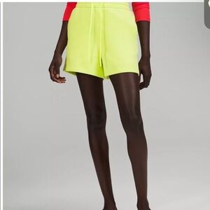 lululemon loungeful Scuba High Rise Shorts sz 2